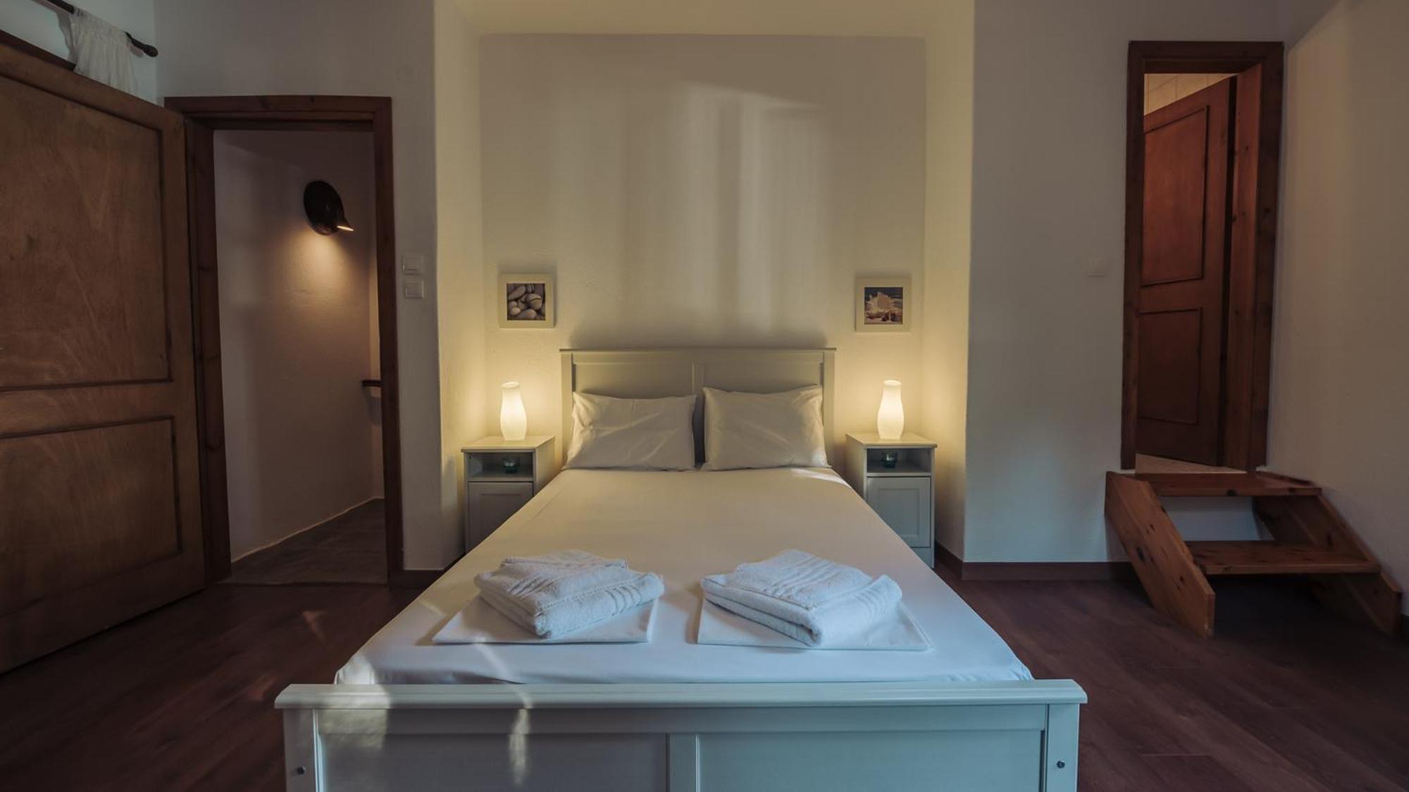 Squirrel Beach Front Villa, Metamorfosi Экстерьер фото