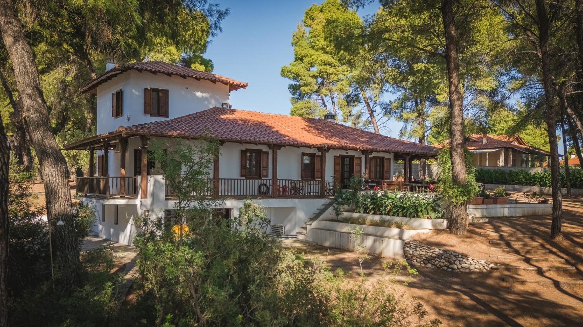Squirrel Beach Front Villa, Metamorfosi Экстерьер фото