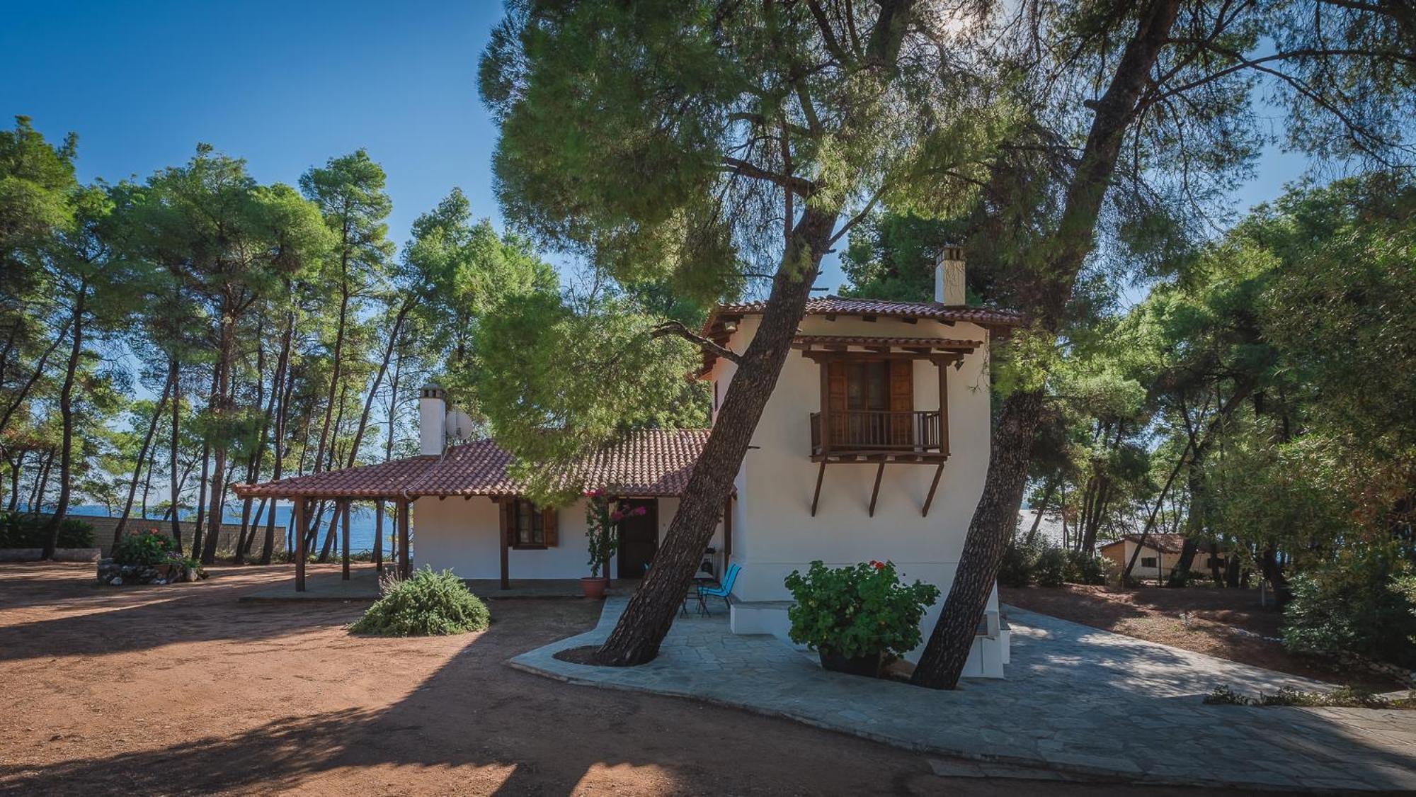 Squirrel Beach Front Villa, Metamorfosi Экстерьер фото