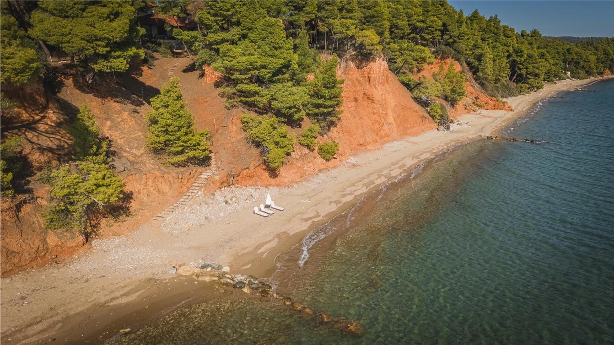 Squirrel Beach Front Villa, Metamorfosi Экстерьер фото