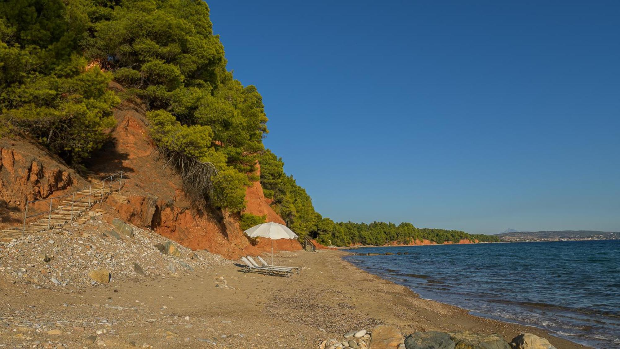 Squirrel Beach Front Villa, Metamorfosi Экстерьер фото
