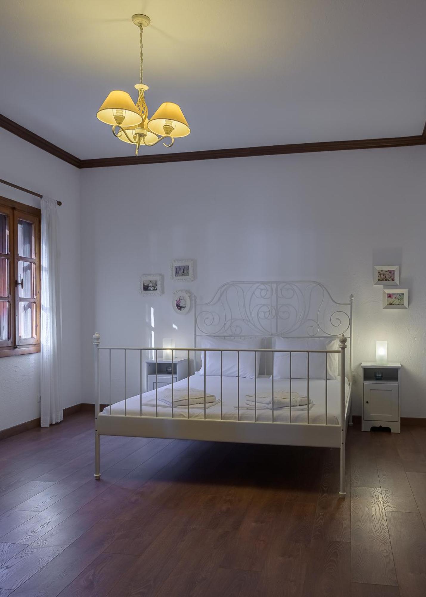 Squirrel Beach Front Villa, Metamorfosi Экстерьер фото