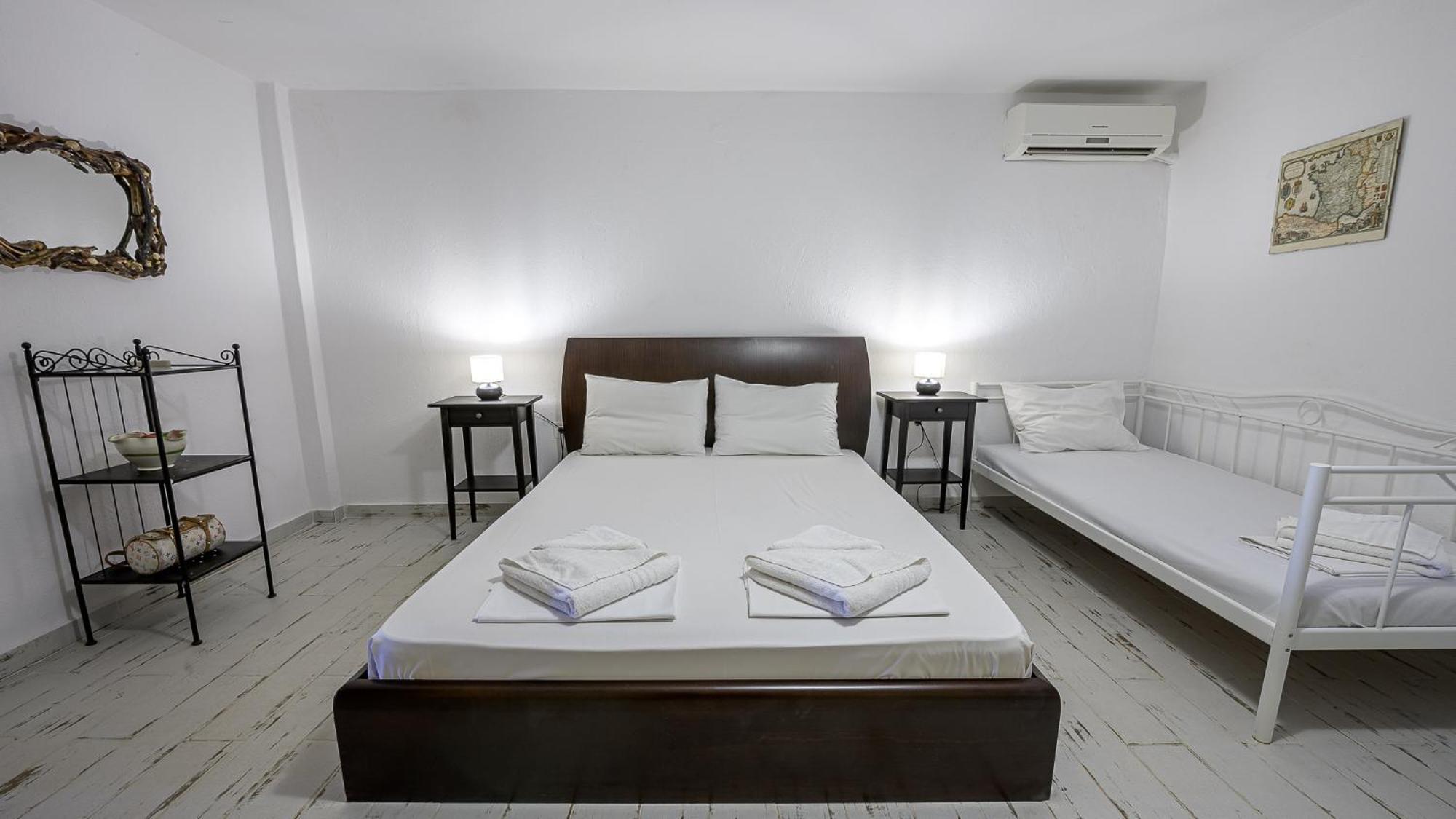 Squirrel Beach Front Villa, Metamorfosi Экстерьер фото